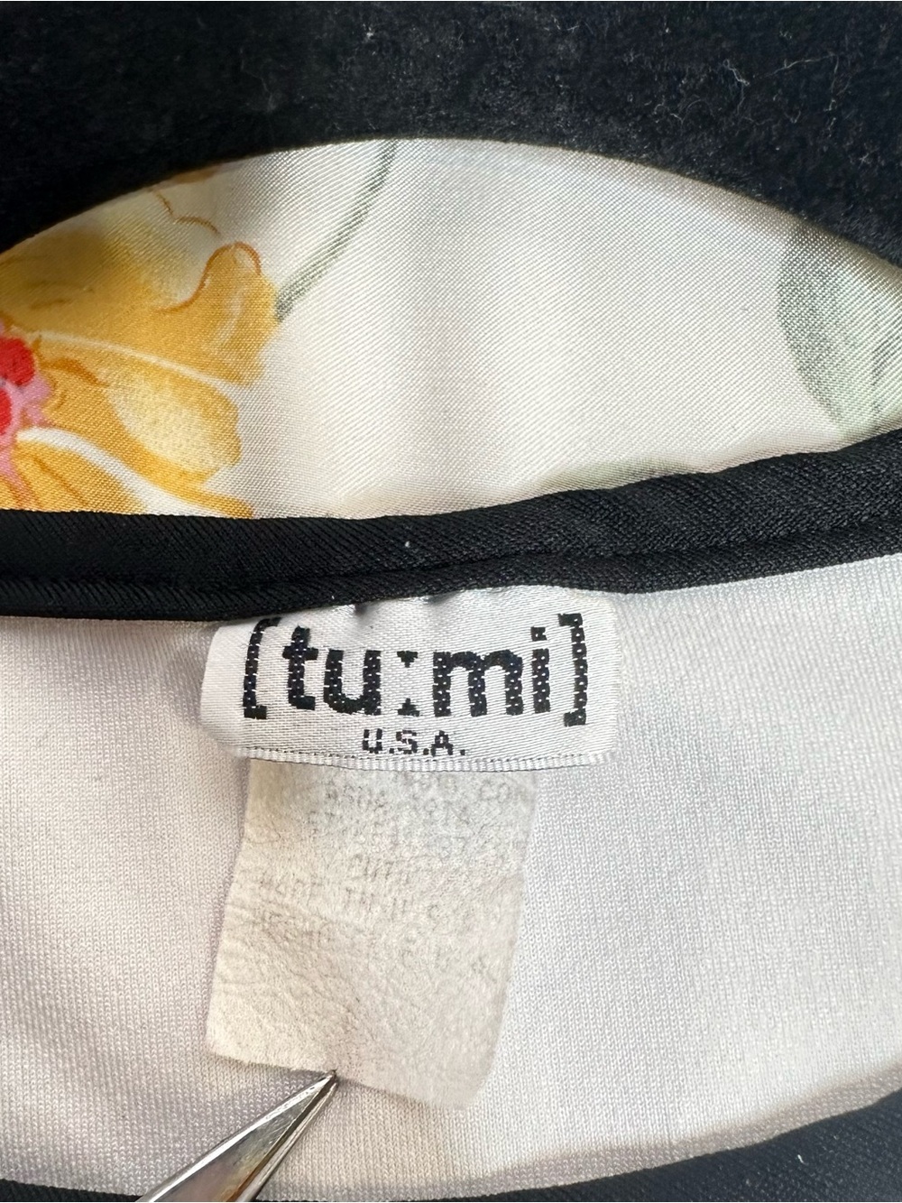 Y2k| White Floral Butterfly Fitted Graphic T | Size Medium | Excellent Condition - Picture 3 of 3